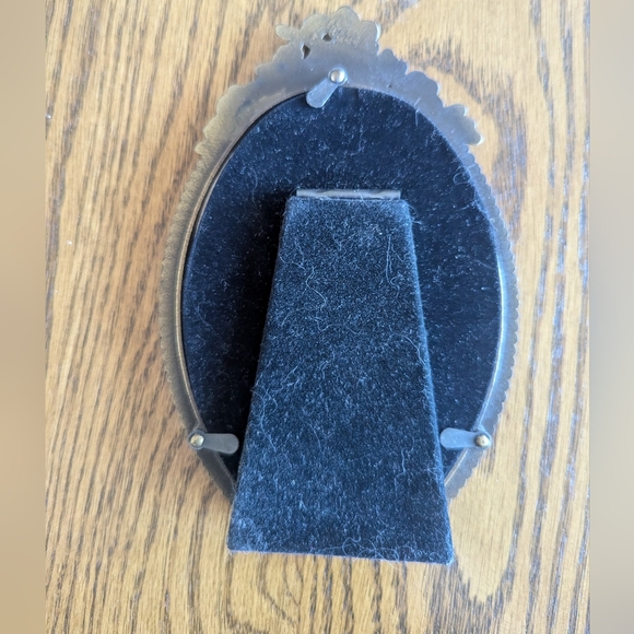 Oval Frame - Picture 2 of 5